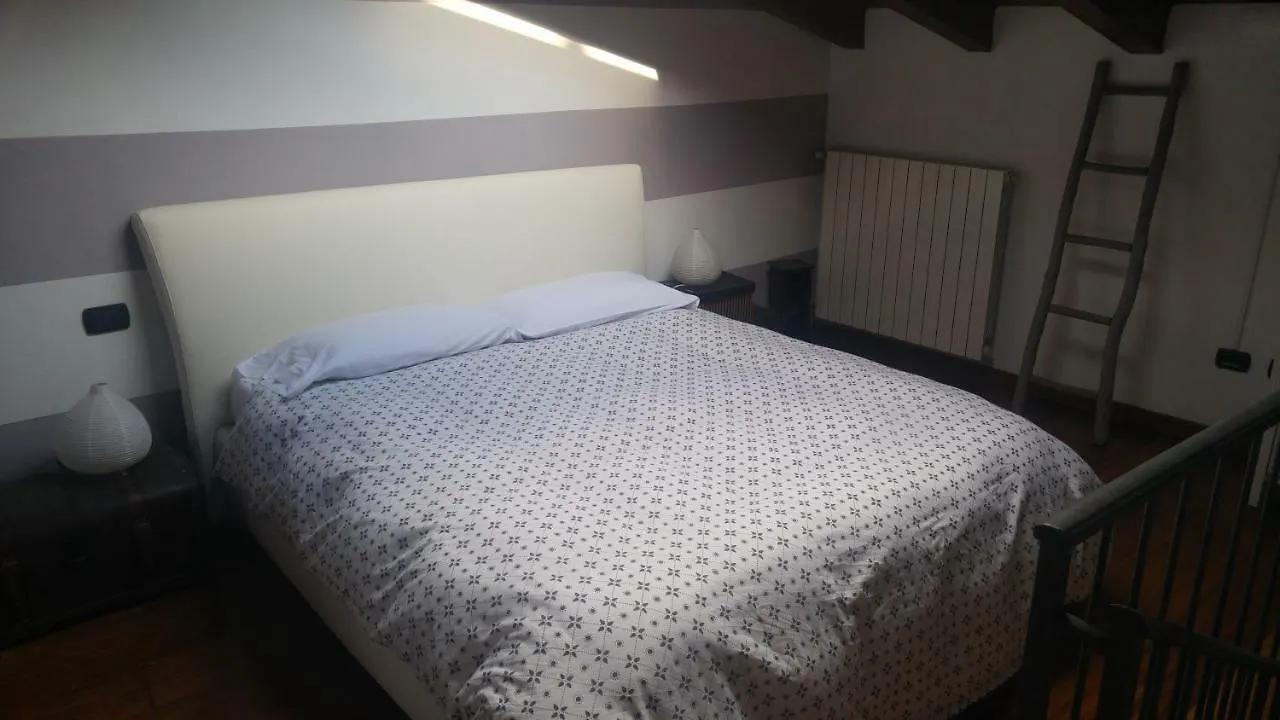 Borghello 2Level Airport Apartment Bergamo Italy
