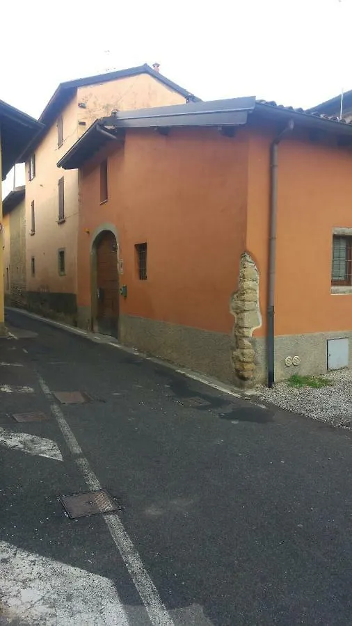 Borghello 2Level Airport Apartment Bergamo Italy